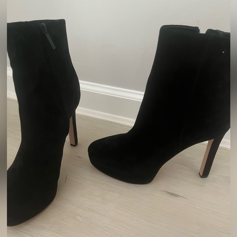 Italian Leather Vero Cuoio woman’s black leather heeled boots